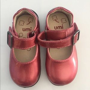 Umi Size US 5 Mary Jane style shiny pink shoes